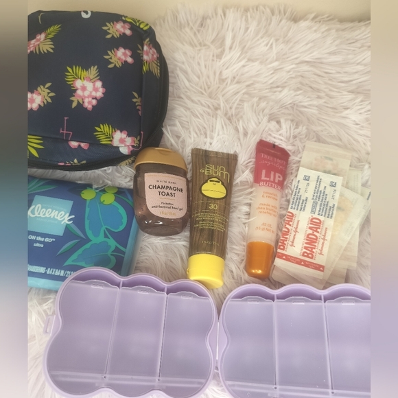 🚗 Car Kit! 💓 Tropical Flamingo Print Bag filled with On The Go Essentials! ✨ - Picture 6 of 6